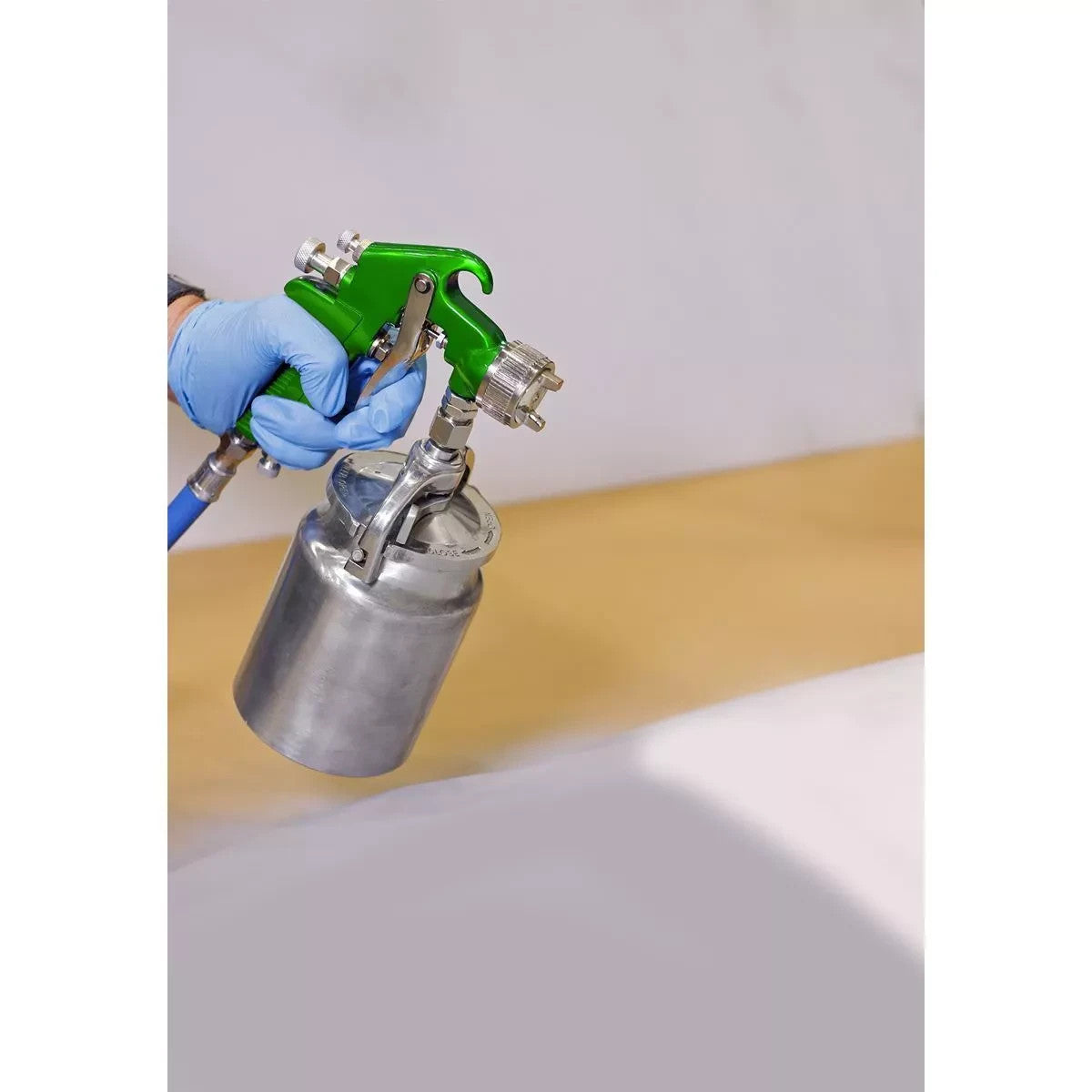 Sealey S725 Suction Feed Spray Gun 2.5mm Set-Up, 1l Feed Pot, 2 Stage Trigger