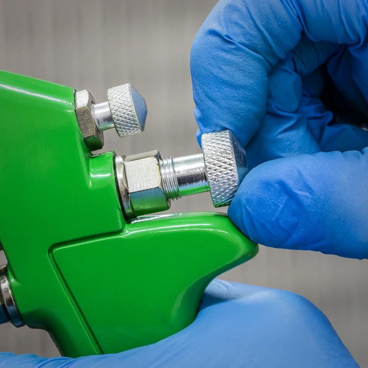 Sealey Green Gravity Feed Spray Gun 1.7mm Set-Up Automotive Car Refinishing