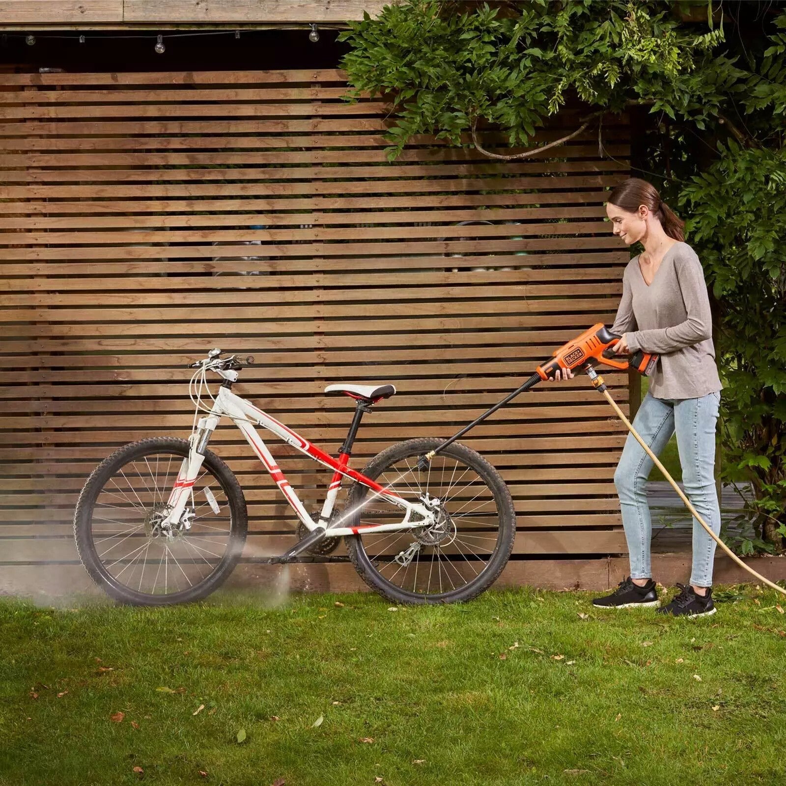 Black and Decker BCPC18 18v Cordless Pressure Washer 1 x 2ah Li-ion