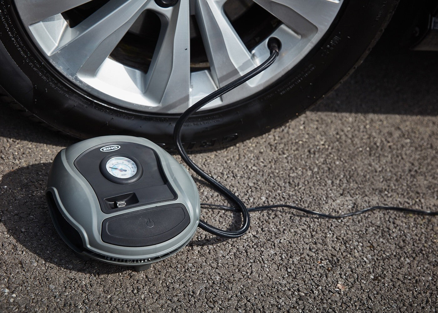 Analogue Tyre Inflator 12V DC - Inflates A Tyre In 4.5 Minutes - RING RTC100